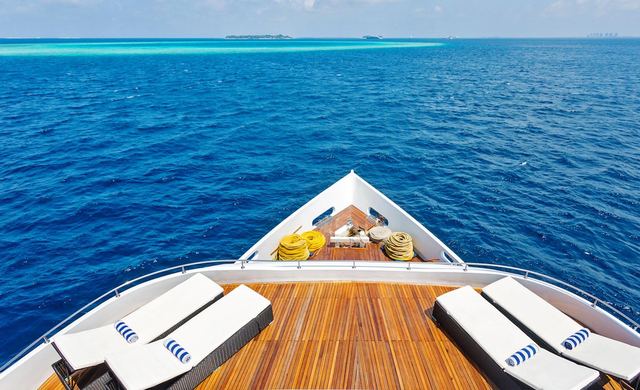 Bow and loungers