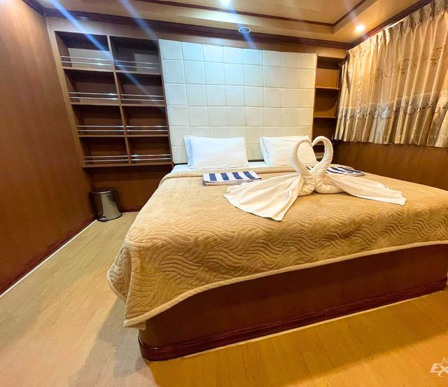 Double cabin