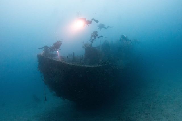 Wreck dive